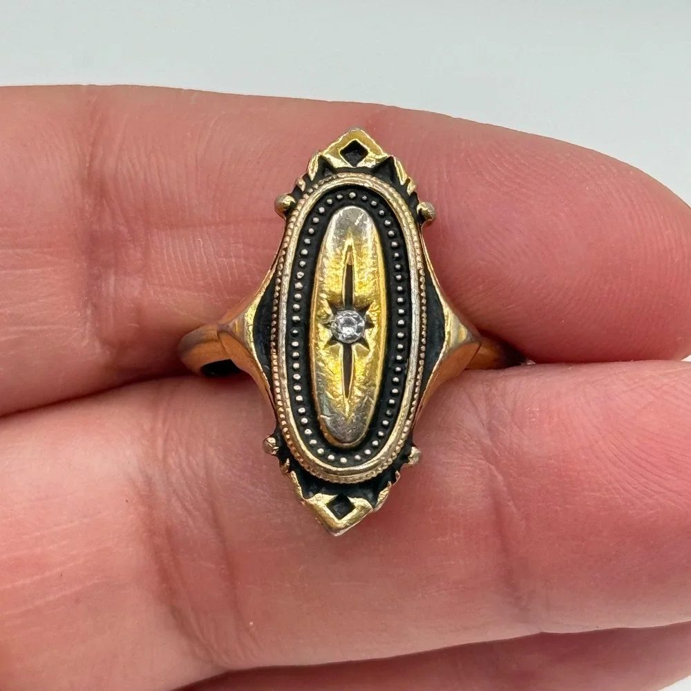 Vintage Avon Kensington‎ Gold Tone Black Shield Rhinestone Starburst Ring Size 9